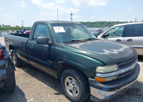 2001 Chevrolet Silverado 1500 из США, поврежденный, VIN 1GCEC14V91E184724
